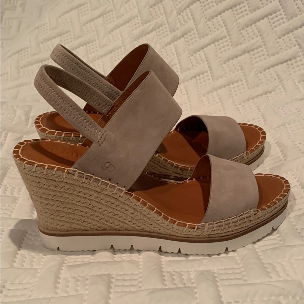 Gentle Souls by Kenneth Cole Tan Espadrilles with Elastic Straps
